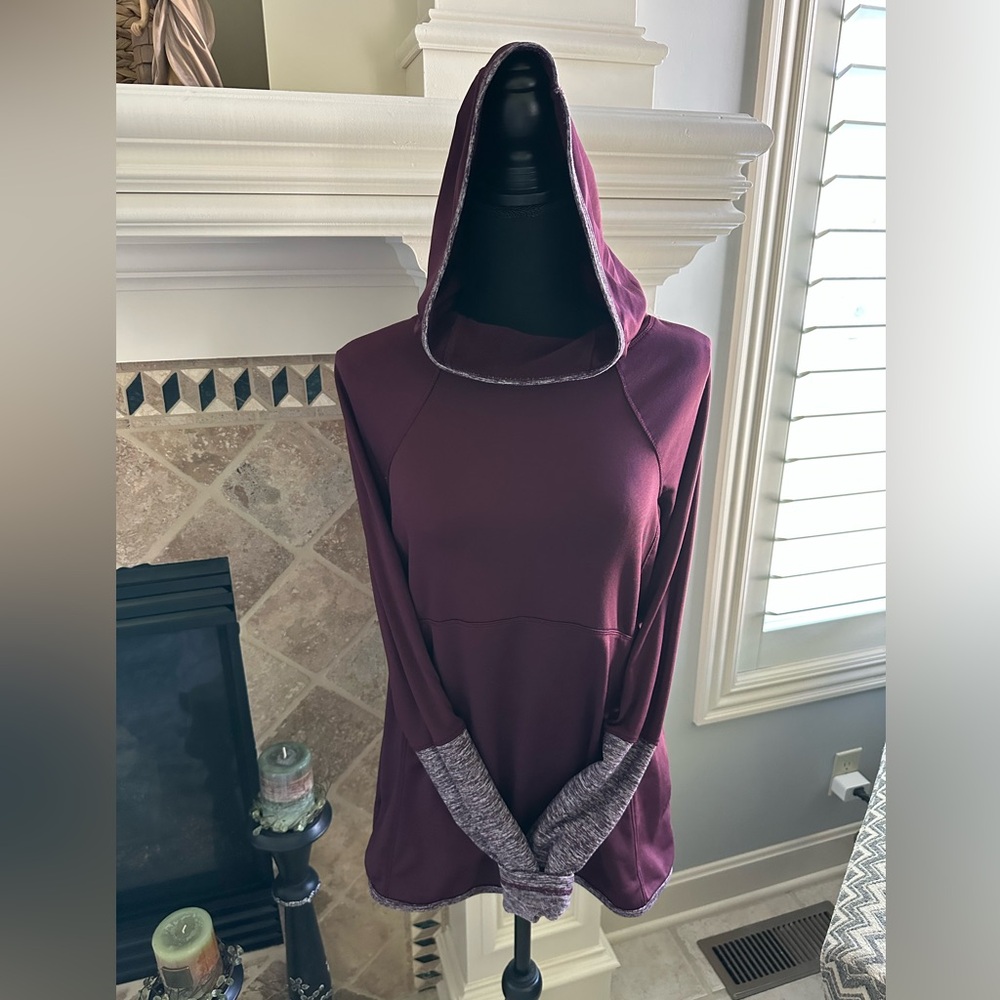 Avis Women's Burgundy Yoga Hoodie